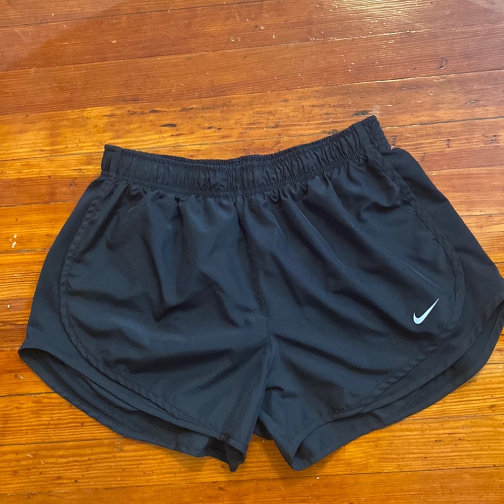Women’s Nike Tempo shorts [Size:L]